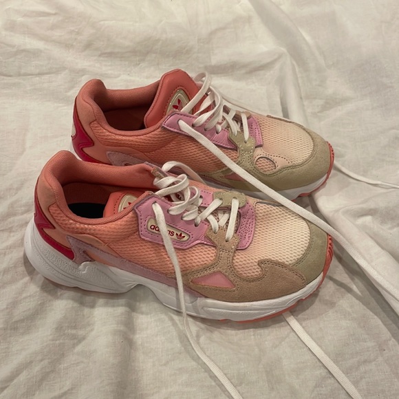 adidas Shoes - Woman’s Adidas Torsion sneakers
